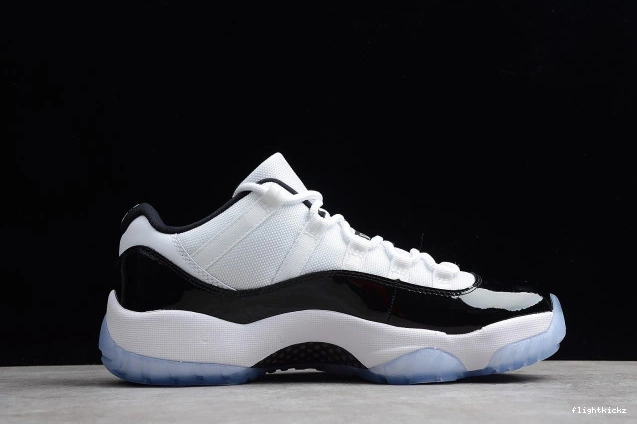 Air mens 11 Low Retro Black 
